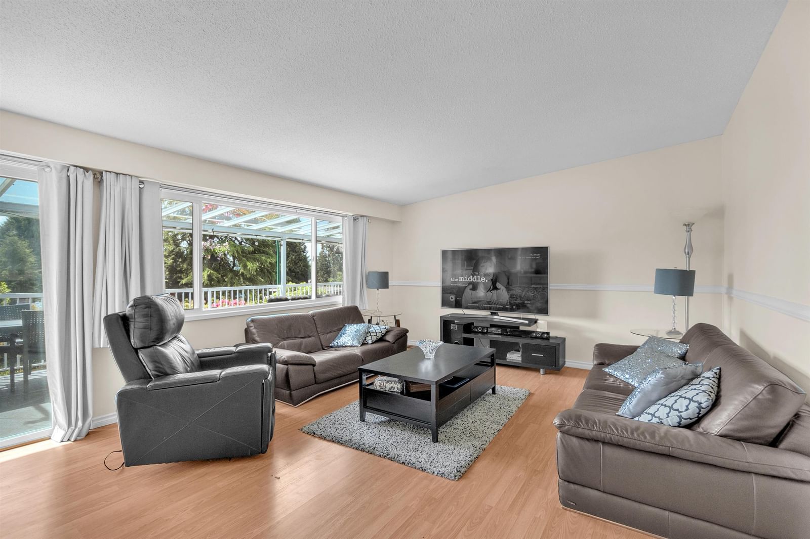 Listing Image 12