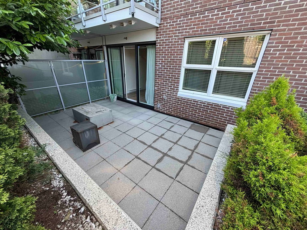 x10 - 388 Kootenay Street 4
