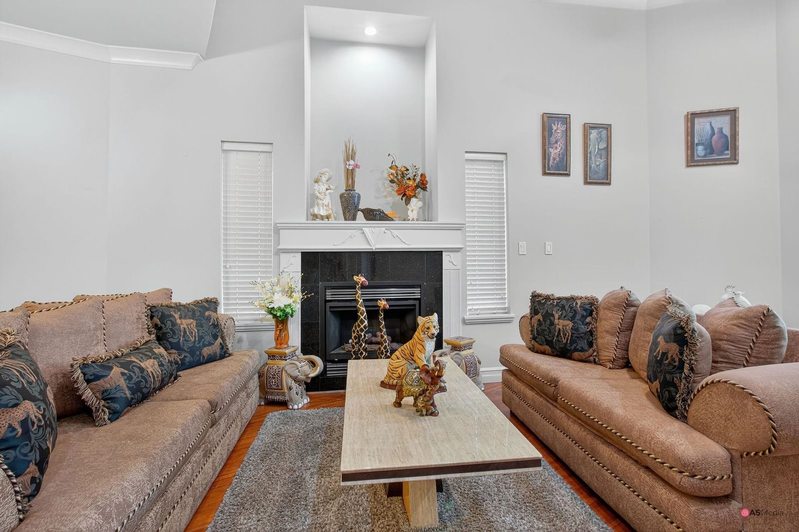 Listing Image 5