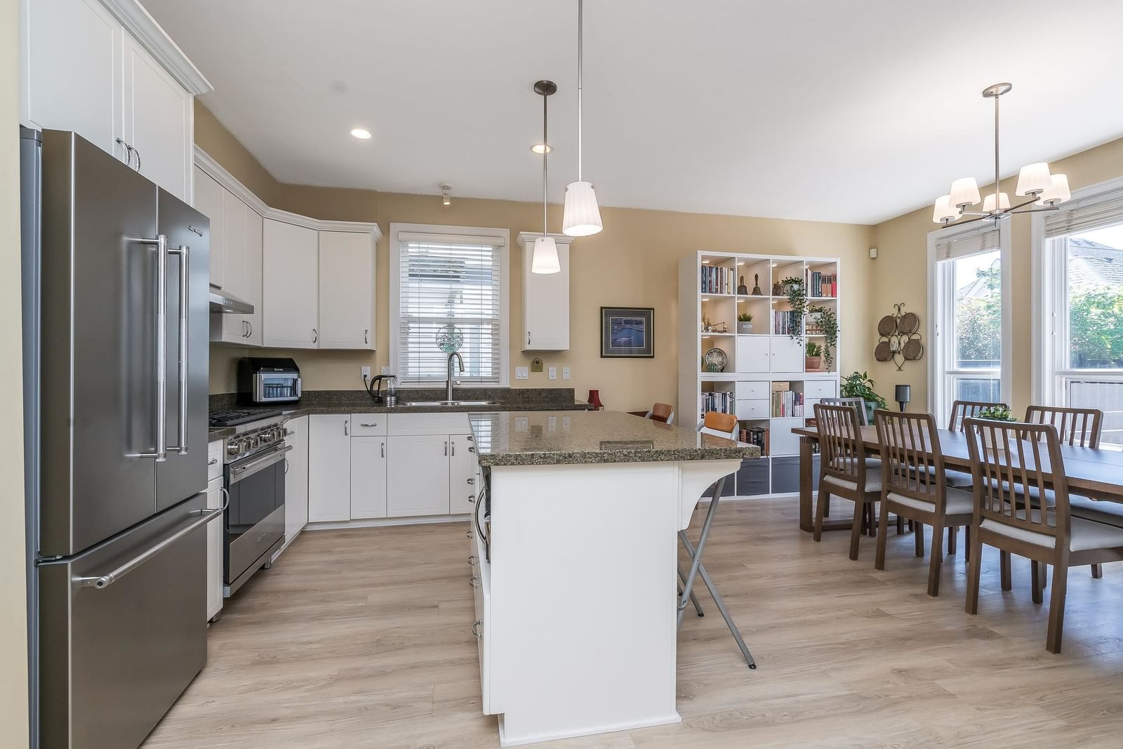 Listing Image 11
