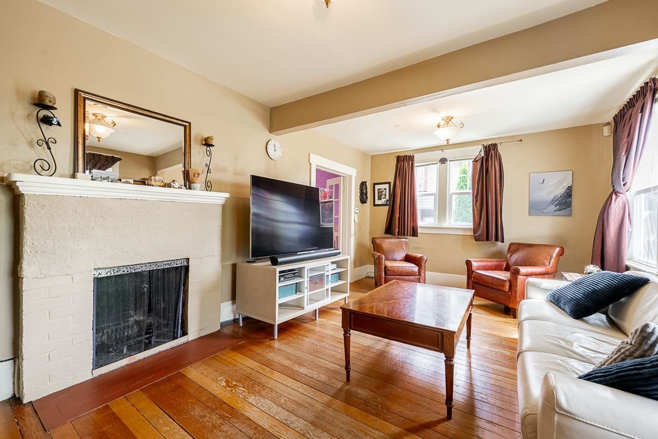 Listing Image 4