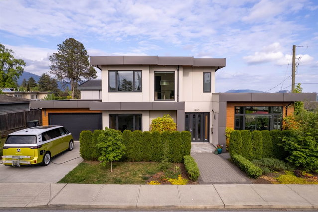 900 Hendry Avenue