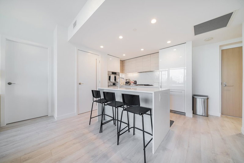 305 - 2085 Skyline Court
