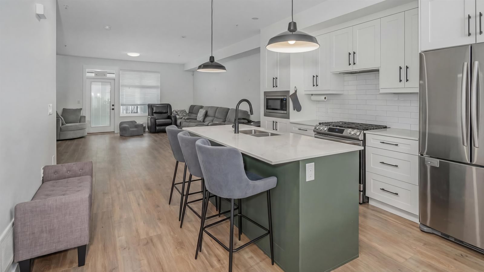Listing Image 11