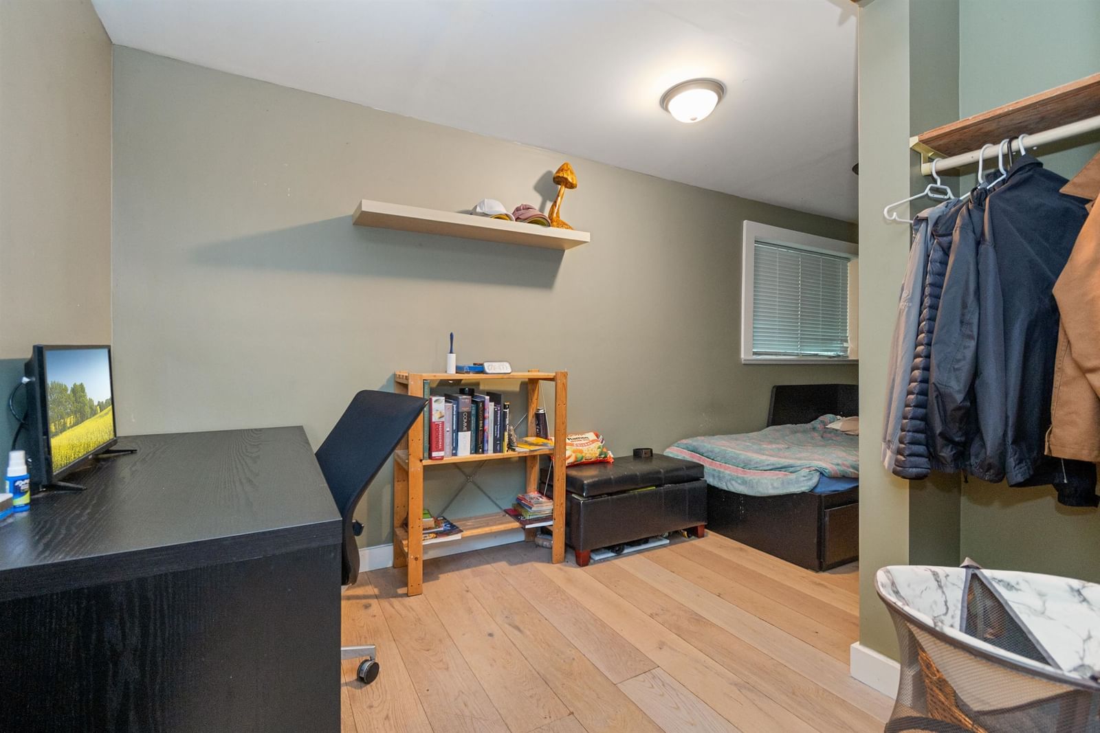 Listing Image 16