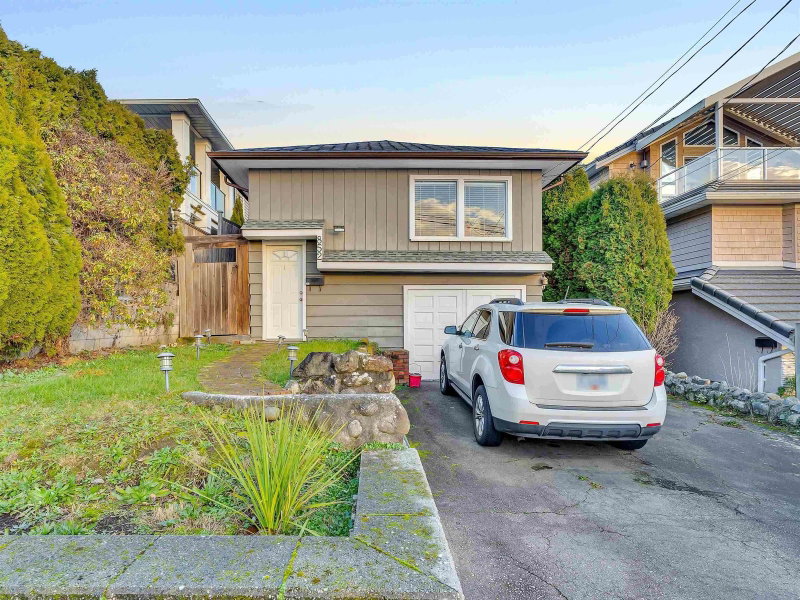 852 Stevens Street