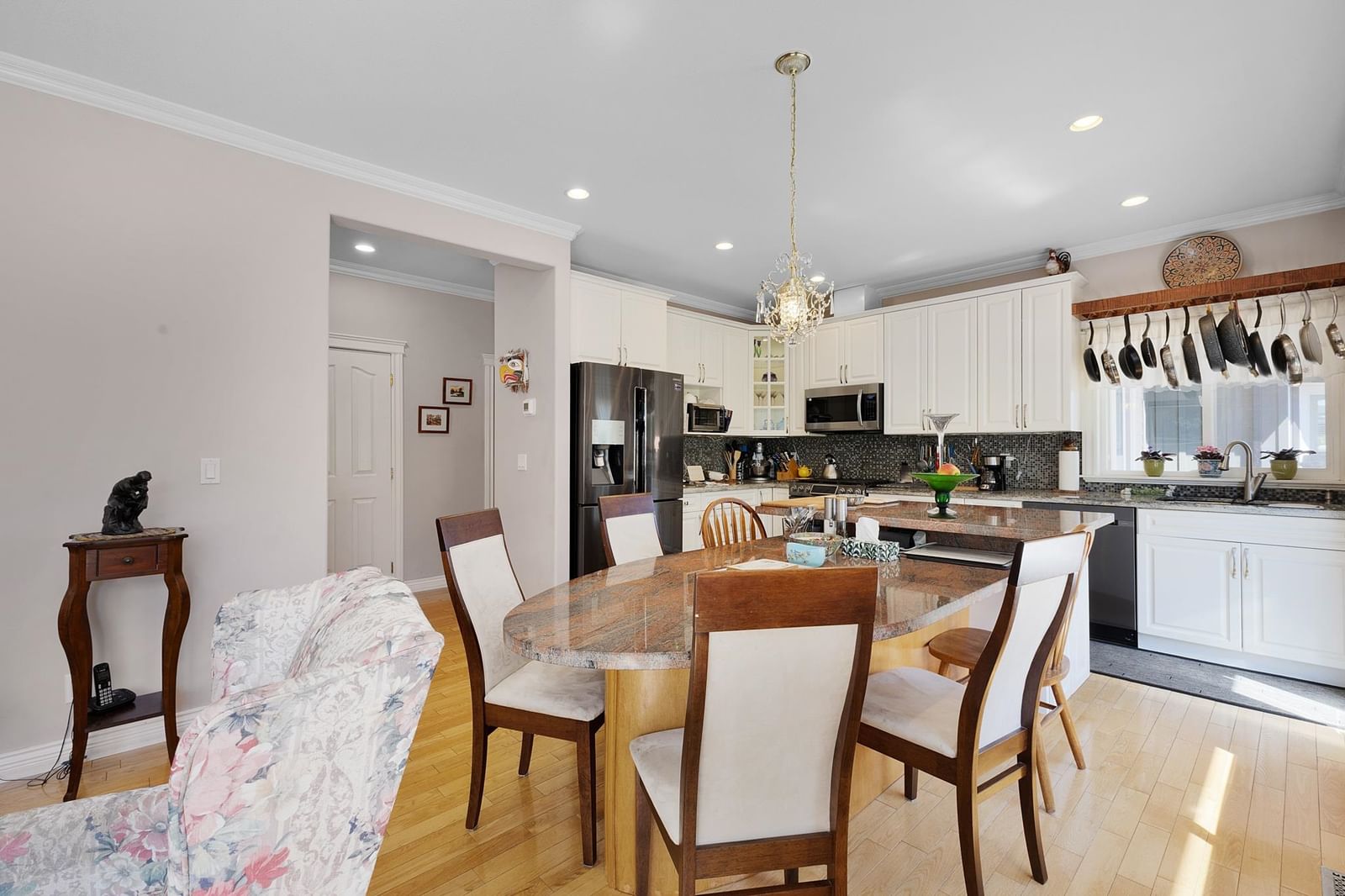 Listing Image 11