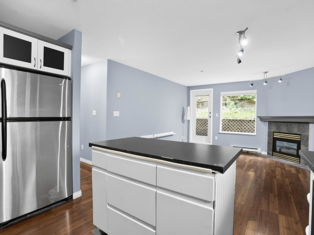 Listing Image 8