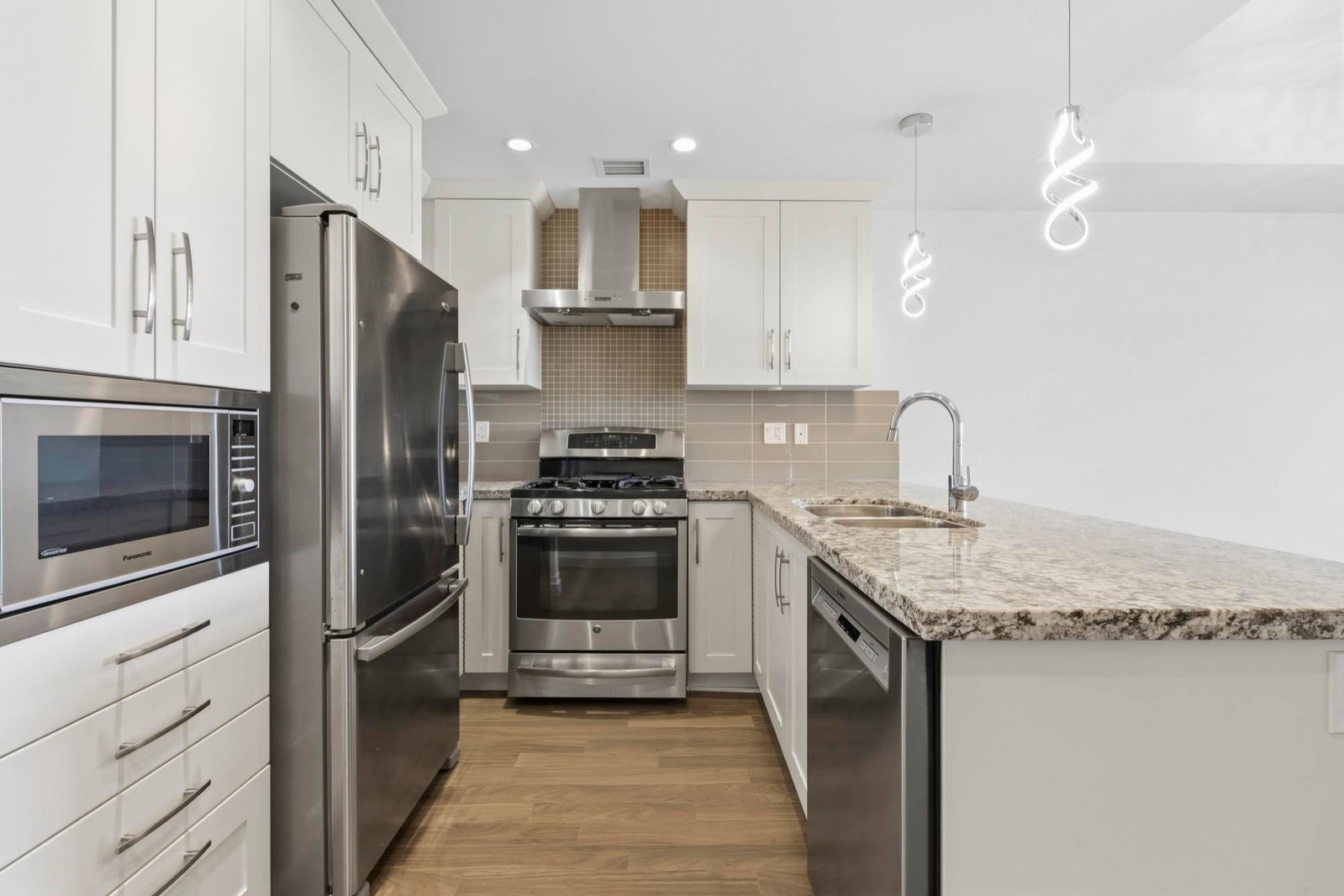Listing Image 19