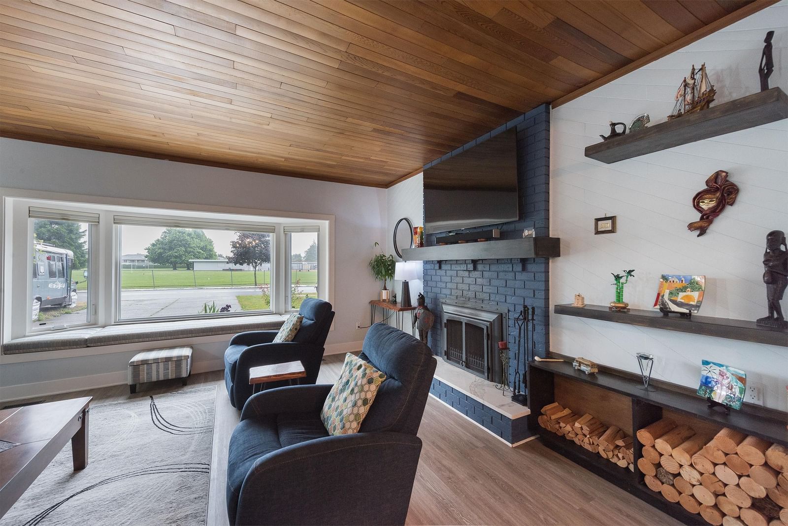 Listing Image 14