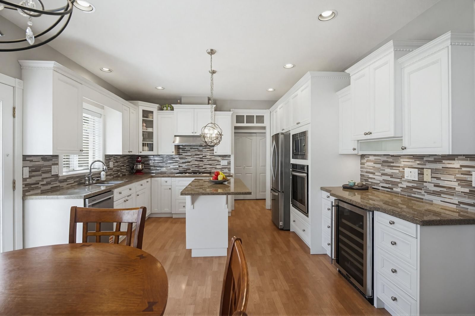 Listing Image 12