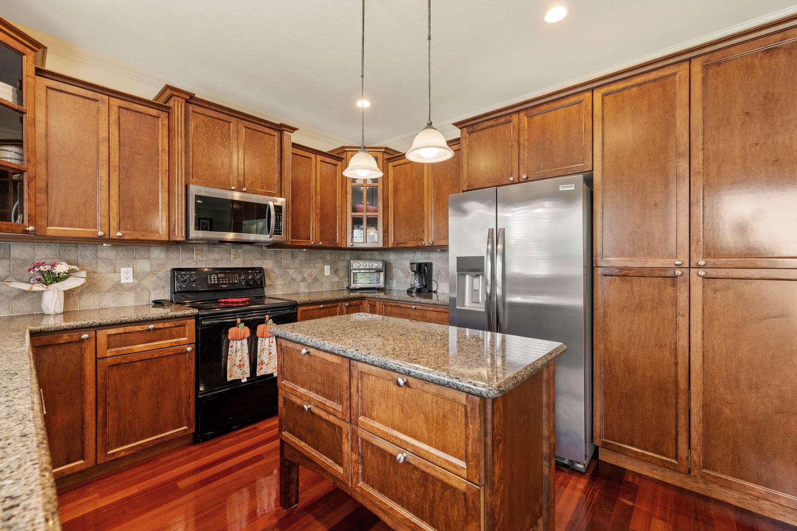 Listing Image 12