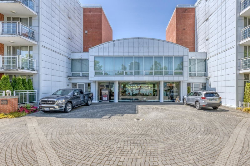 403 - 688 Fairchild Road