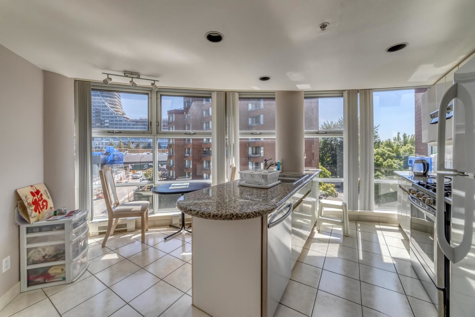 Listing Image 10