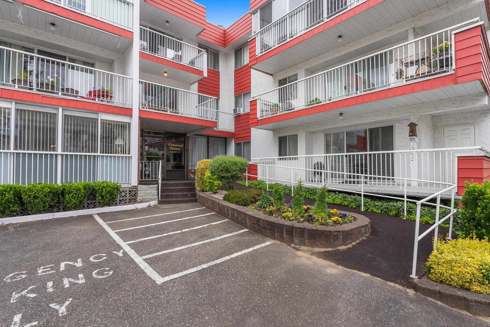 Listing Image 3