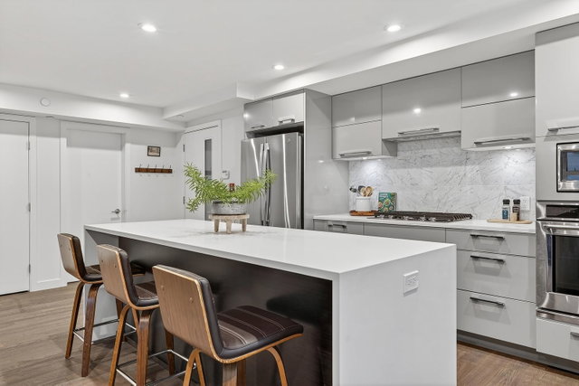 205 - 1160 Oxford Street