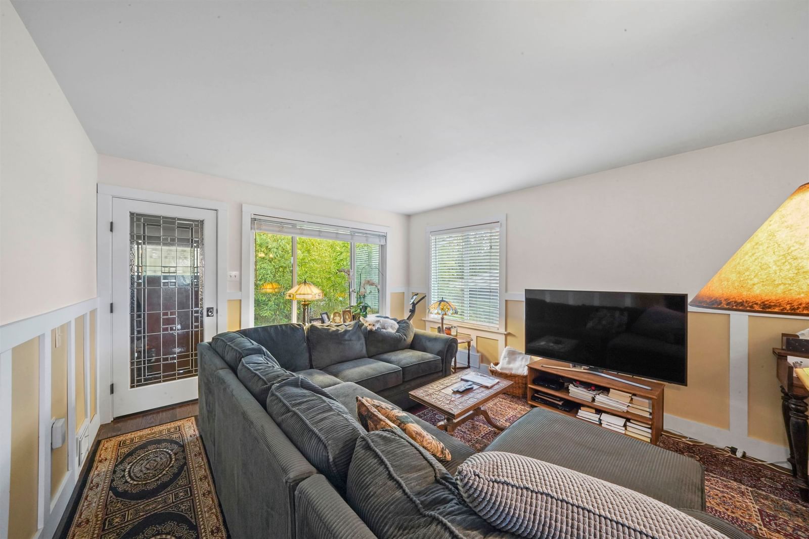 Listing Image 4