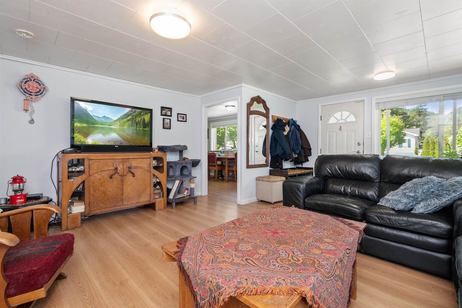 Listing Image 4