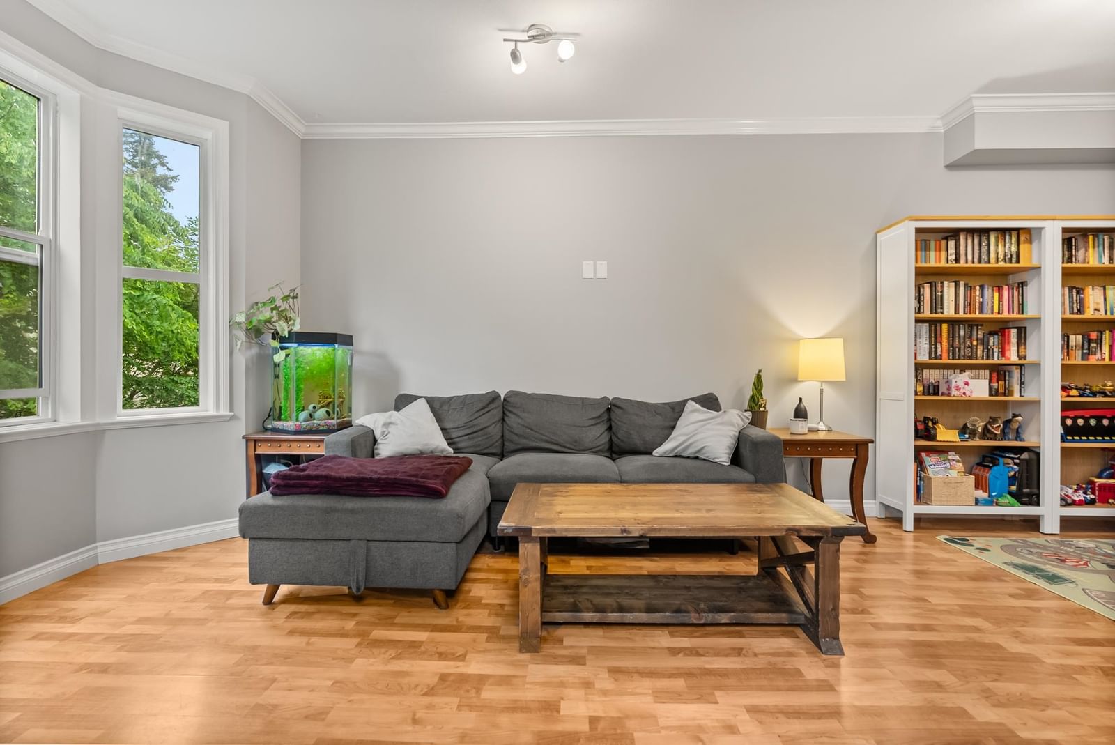 Listing Image 12