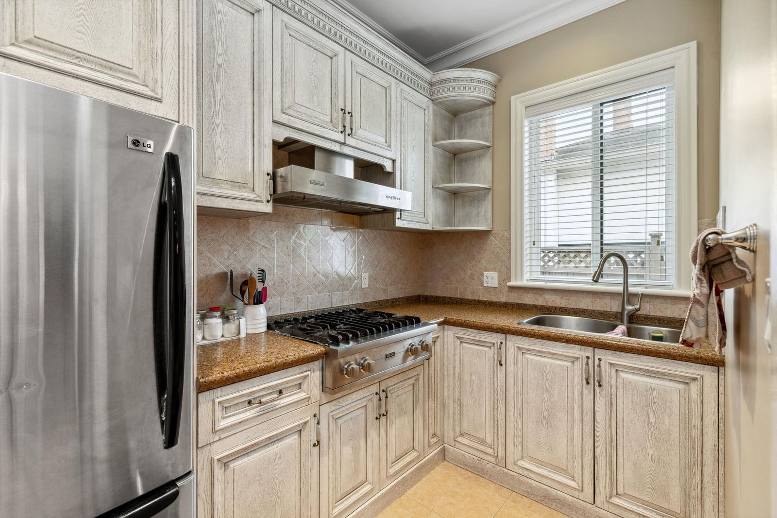 Listing Image 12