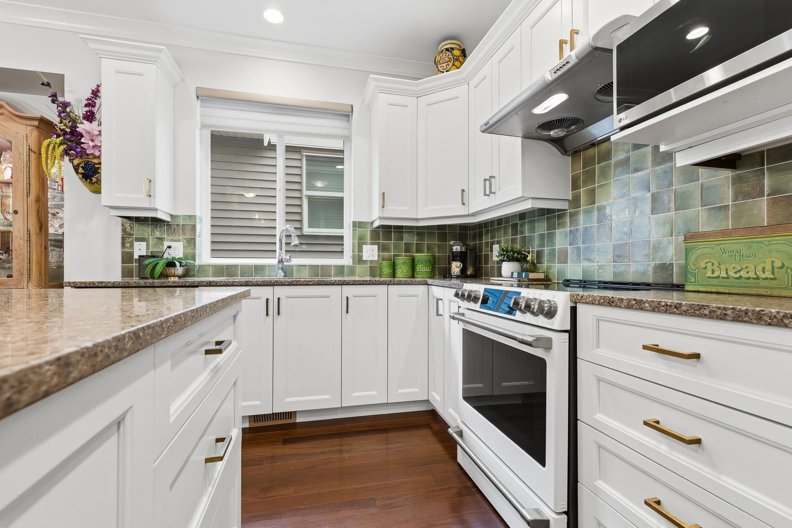 Listing Image 10