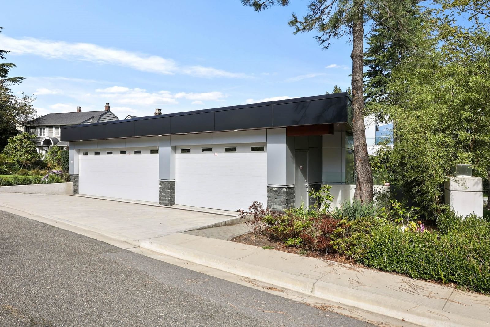 Listing Image 40