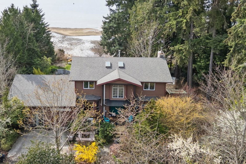 6283 Sechelt Inlet Road
