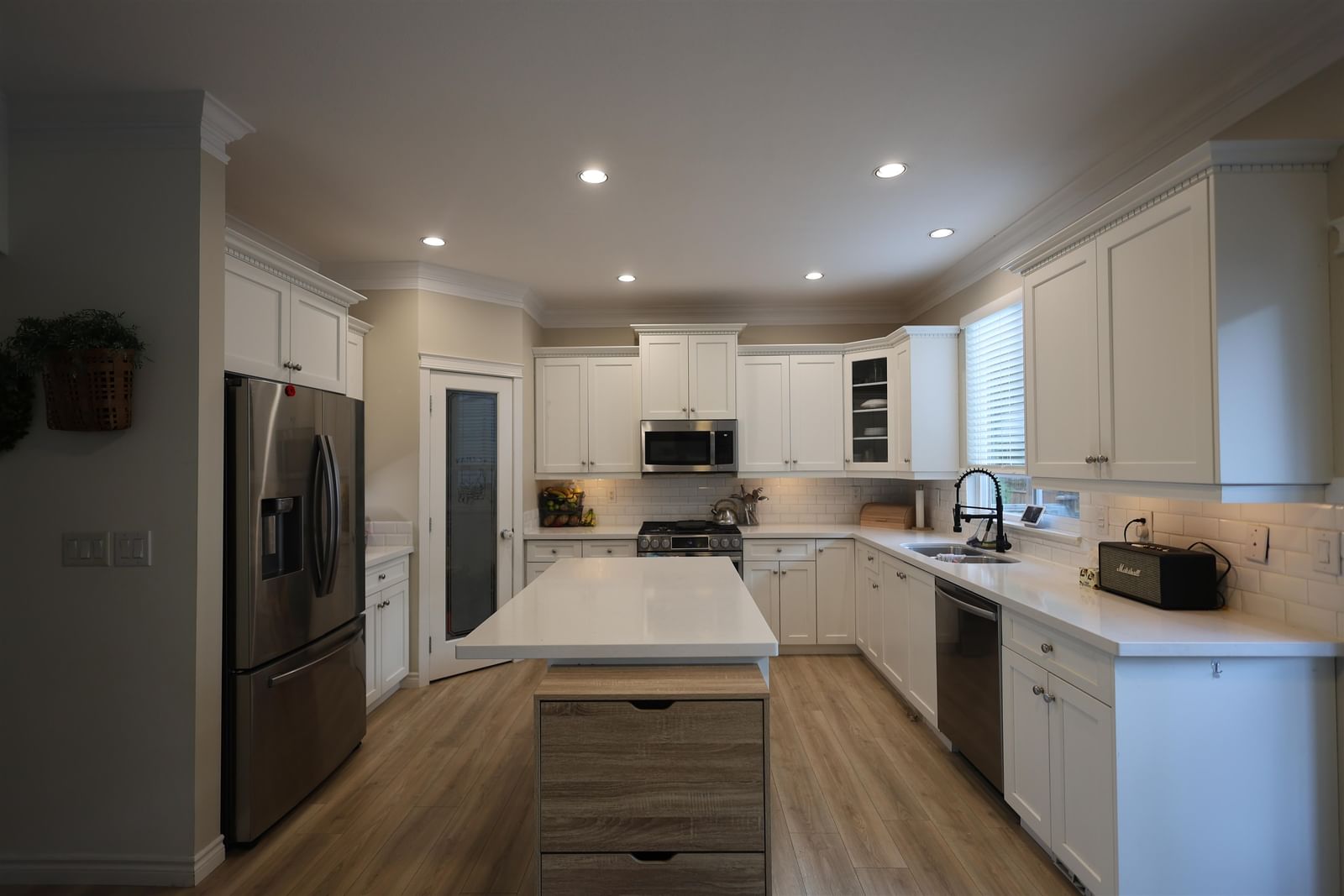 Listing Image 9