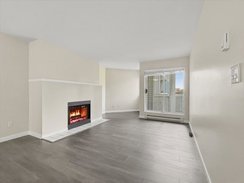 201 - 7431 Blundell Road