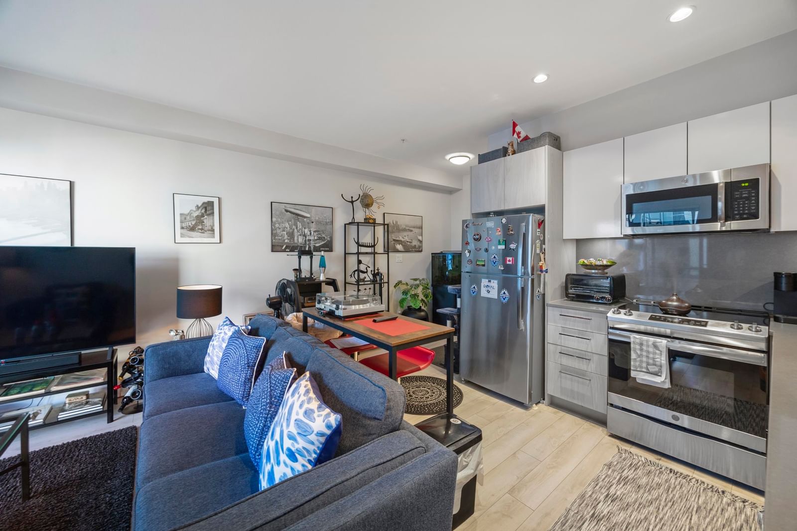 Listing Image 10