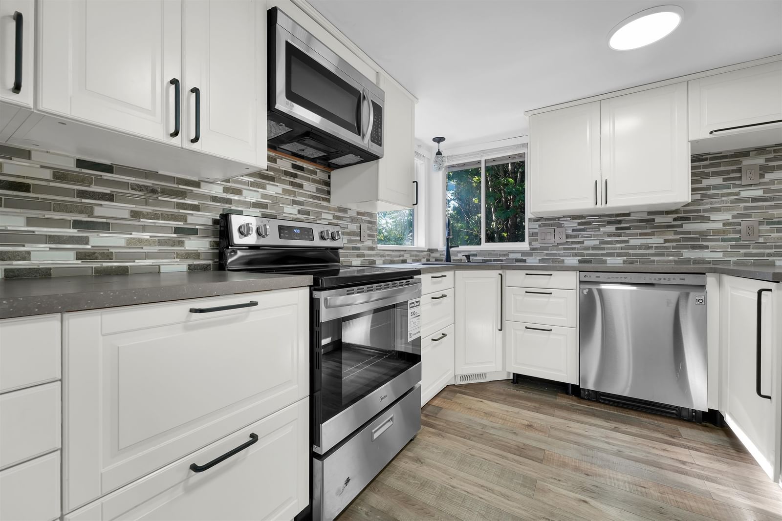 Listing Image 13