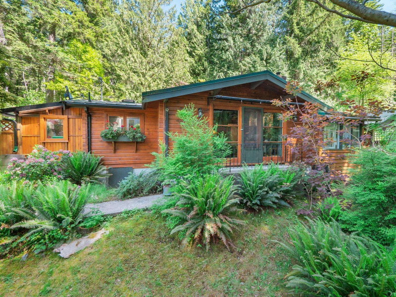 8626 Redrooffs Road
