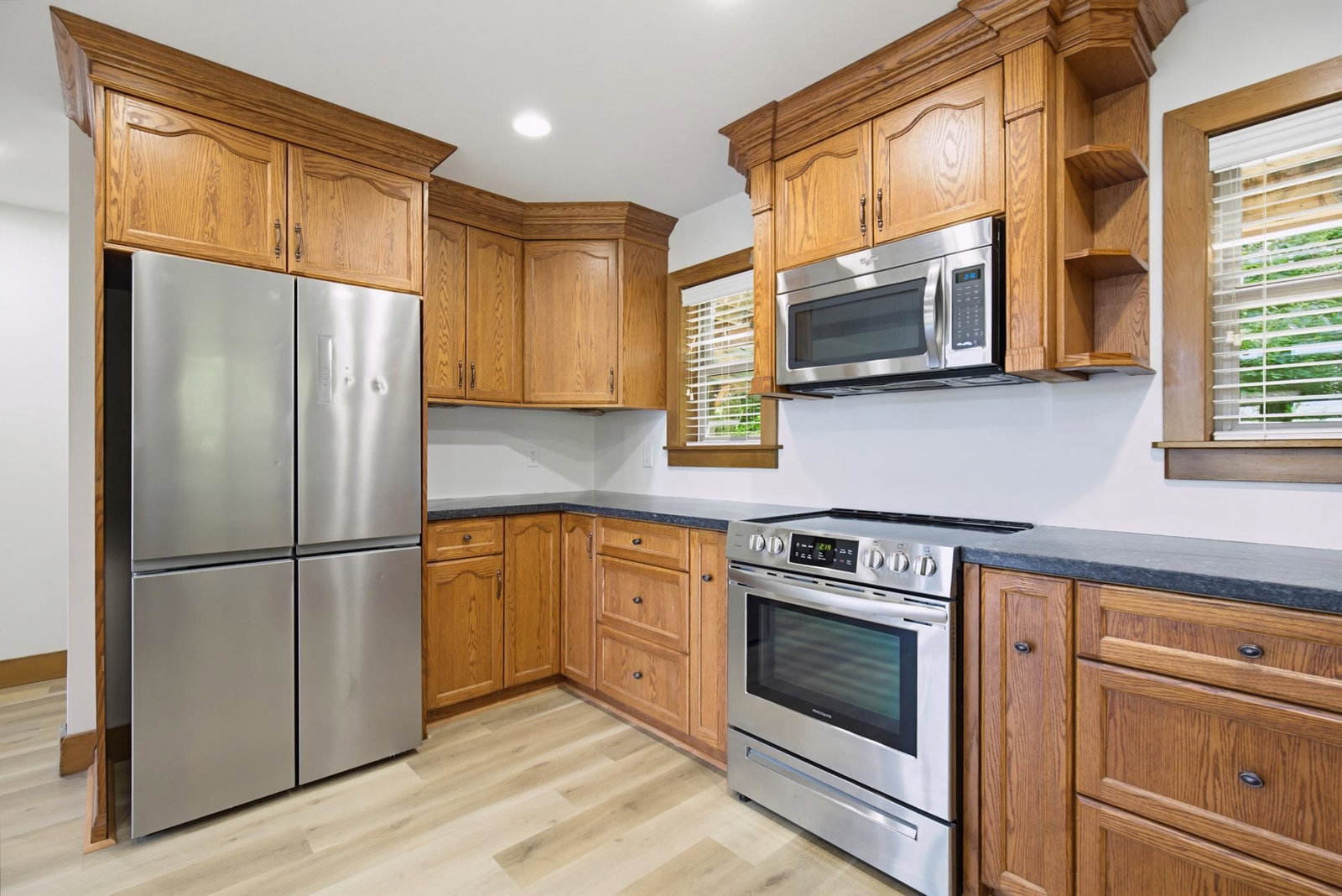 Listing Image 14