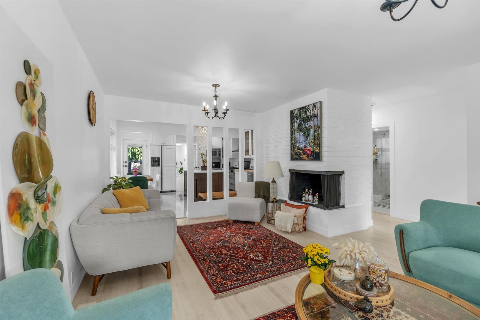Listing Image 4