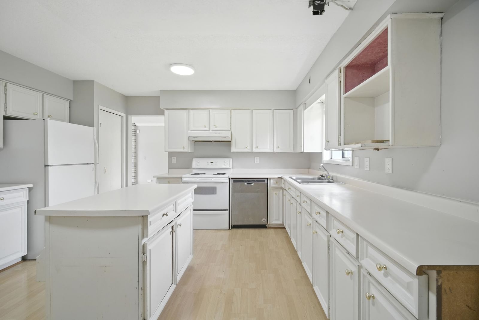 Listing Image 12