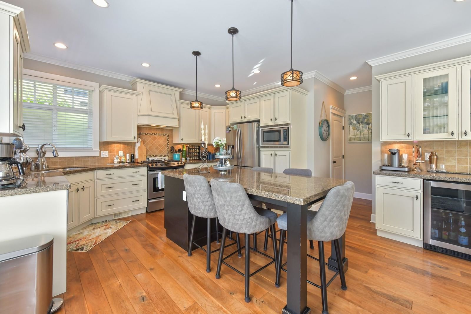 Listing Image 9