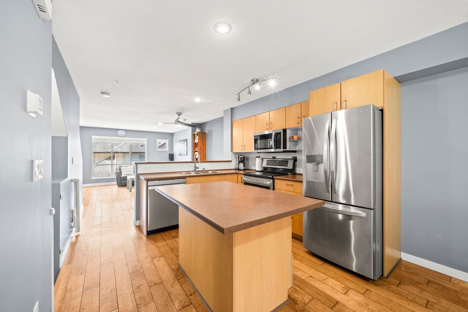 Listing Image 19