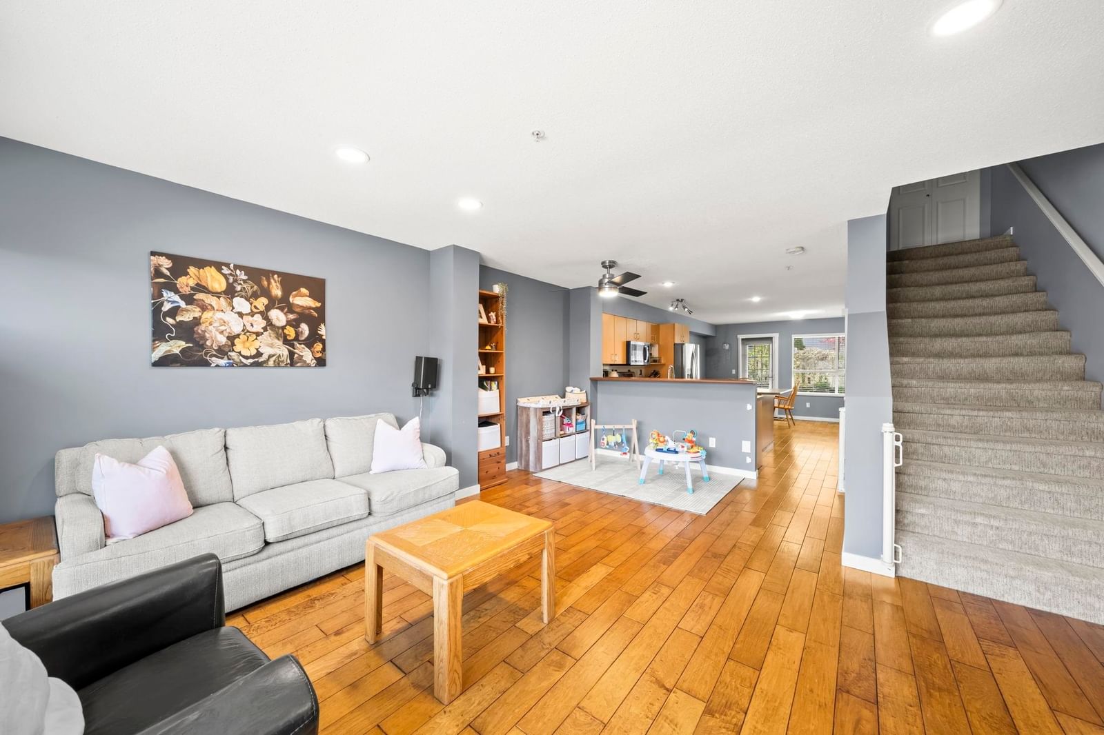Listing Image 6