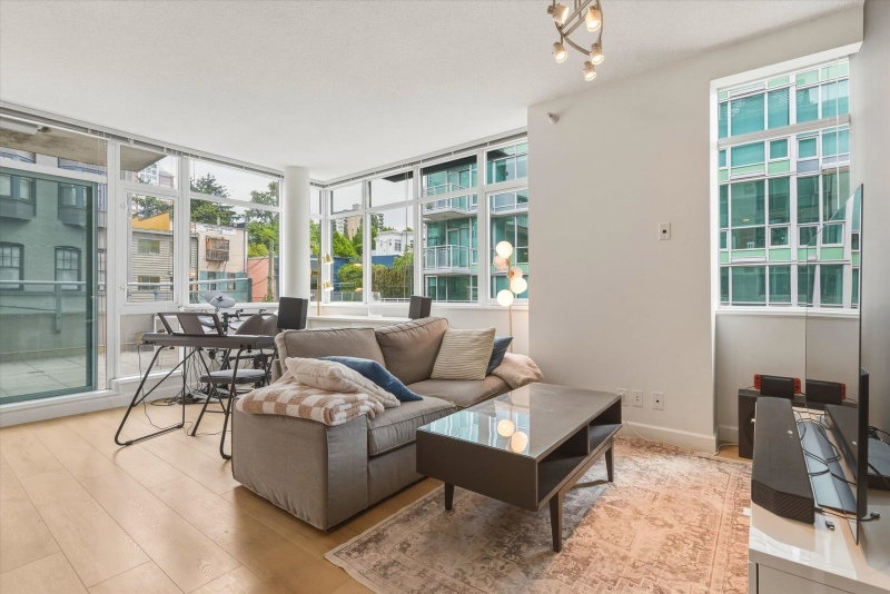 303 - 100 Esplanade E