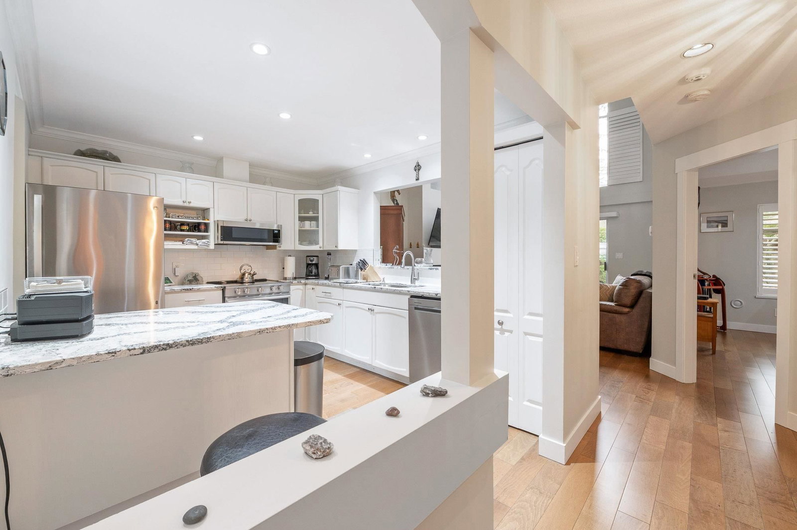 Listing Image 8
