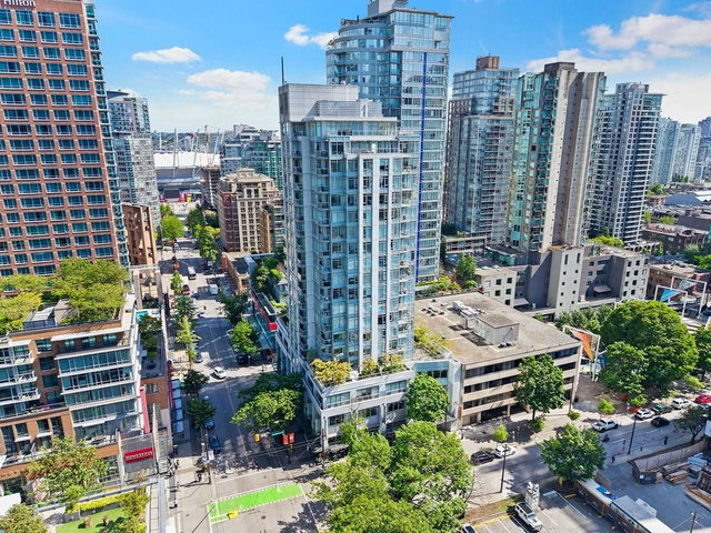 607 - 480 Robson Street