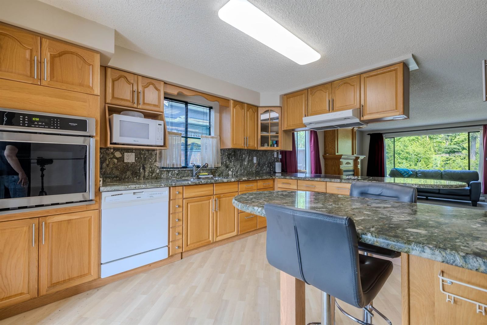 Listing Image 10