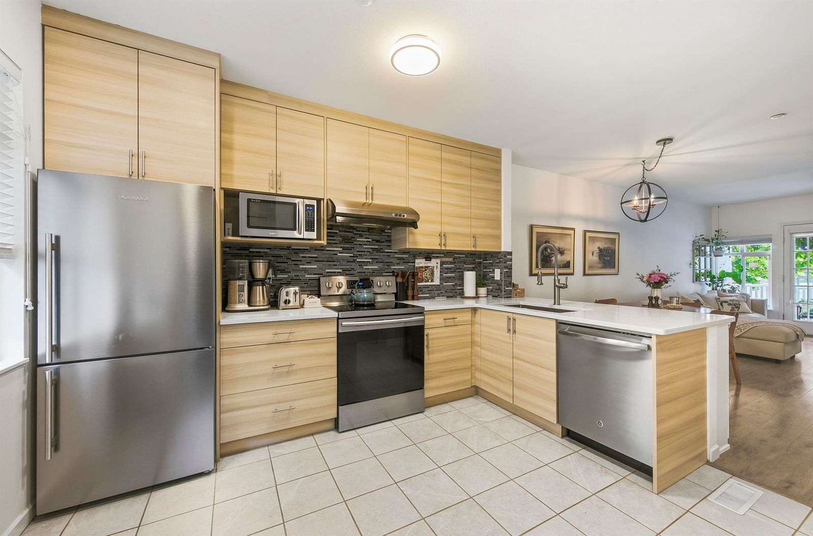 Listing Image 9