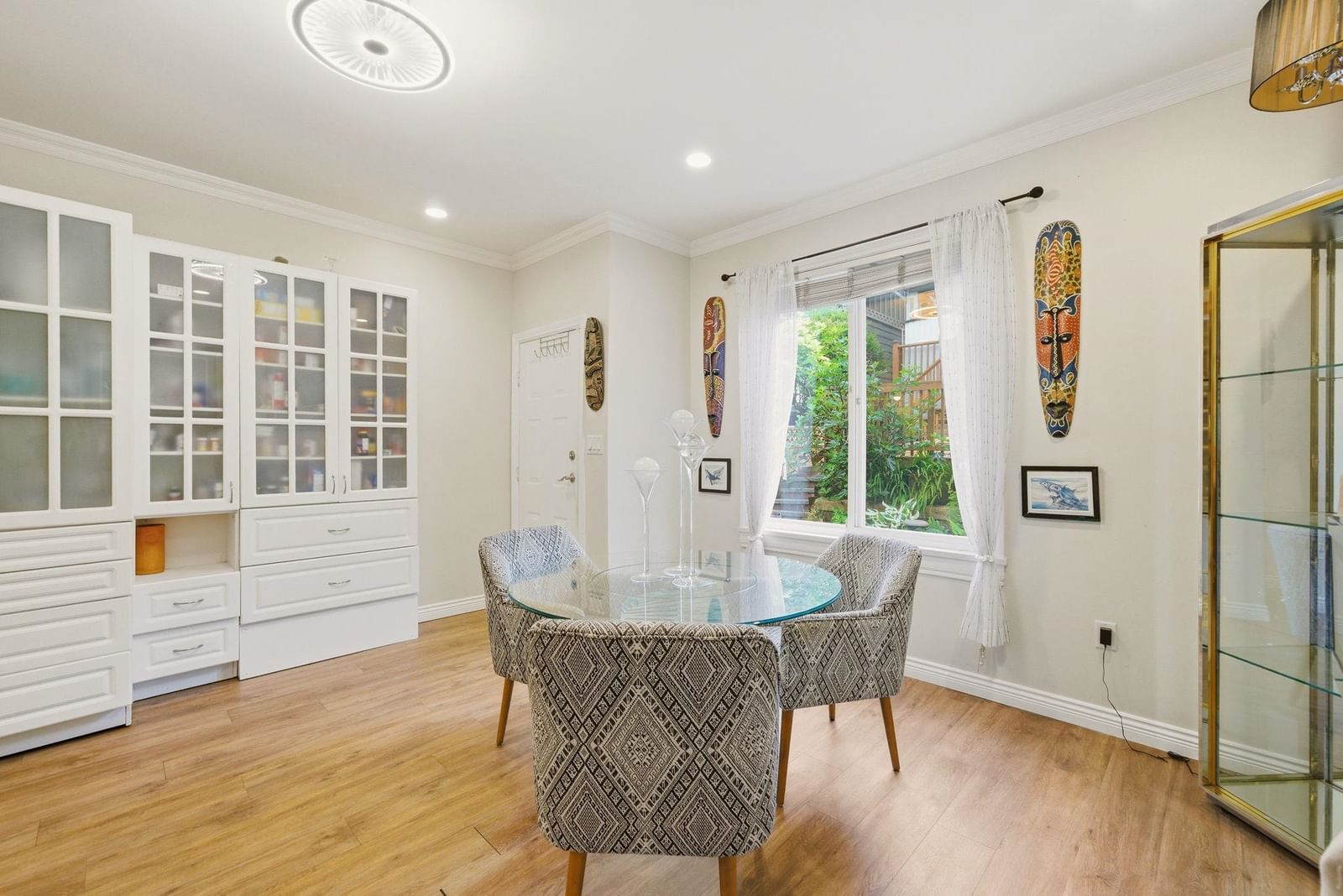 Listing Image 8