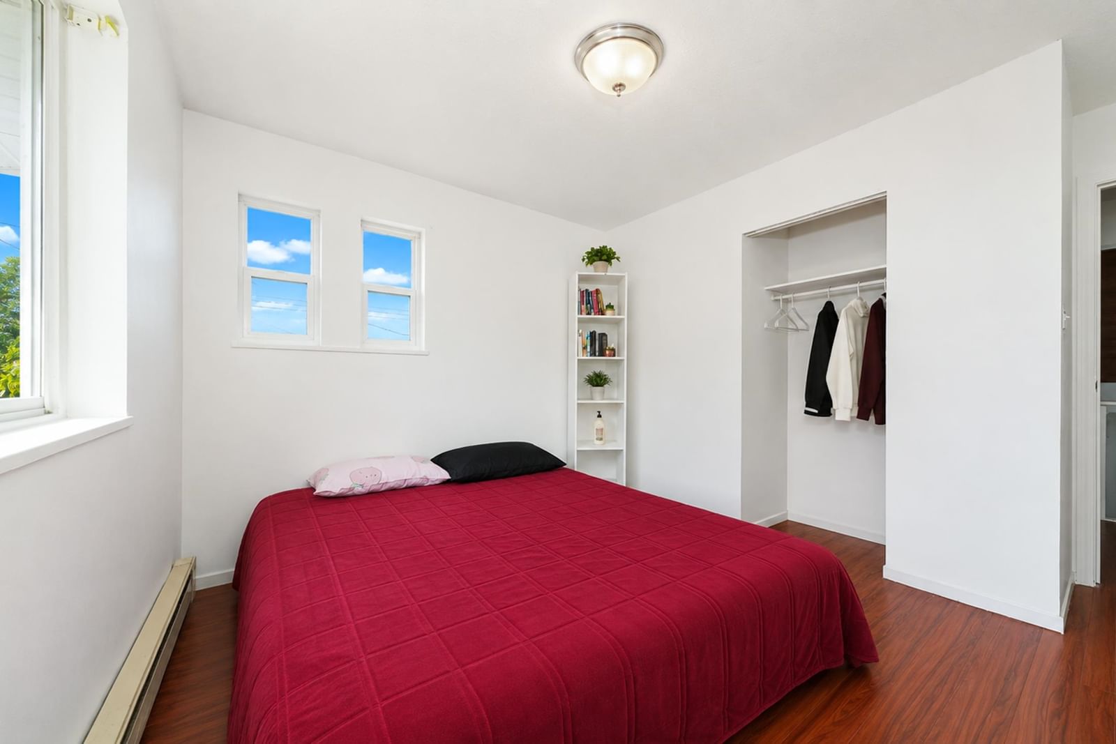 Listing Image 12