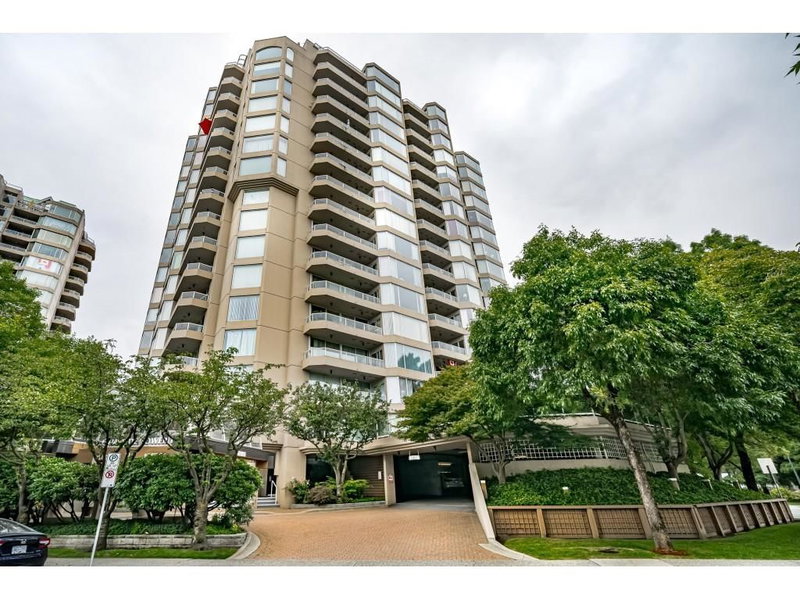 1606 - 1045 Quayside Drive