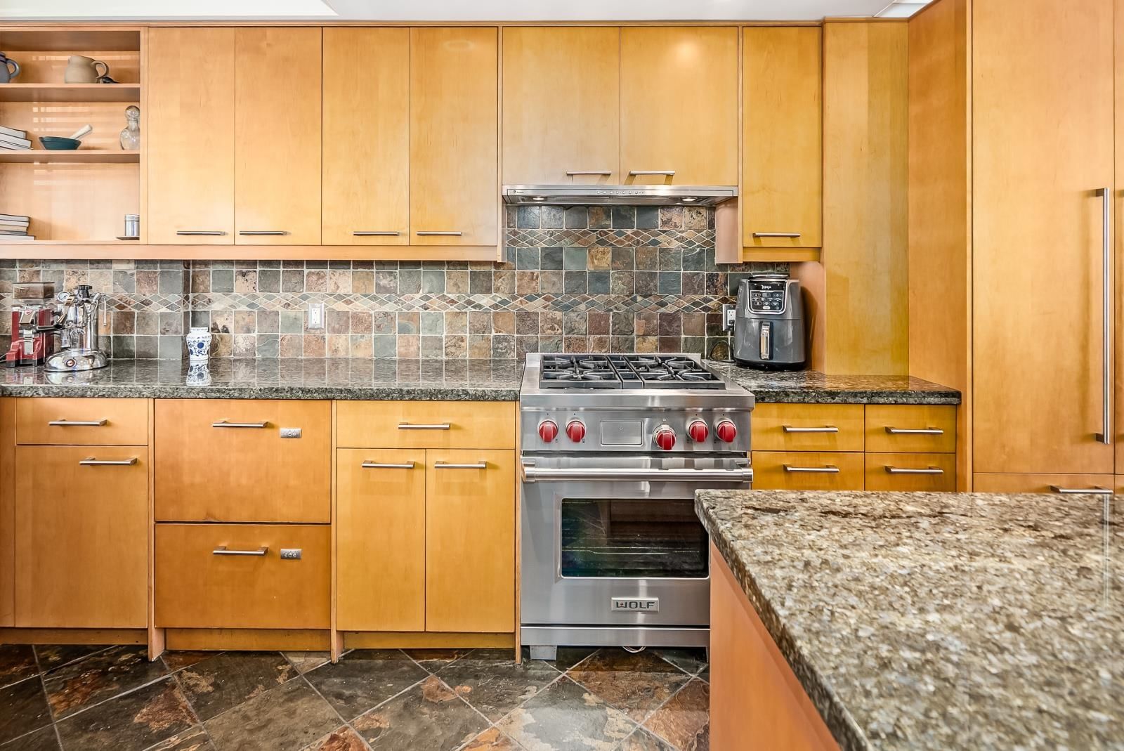 Listing Image 18