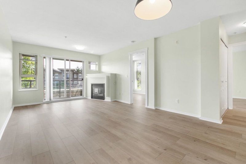 401 - 9319 University Crescent