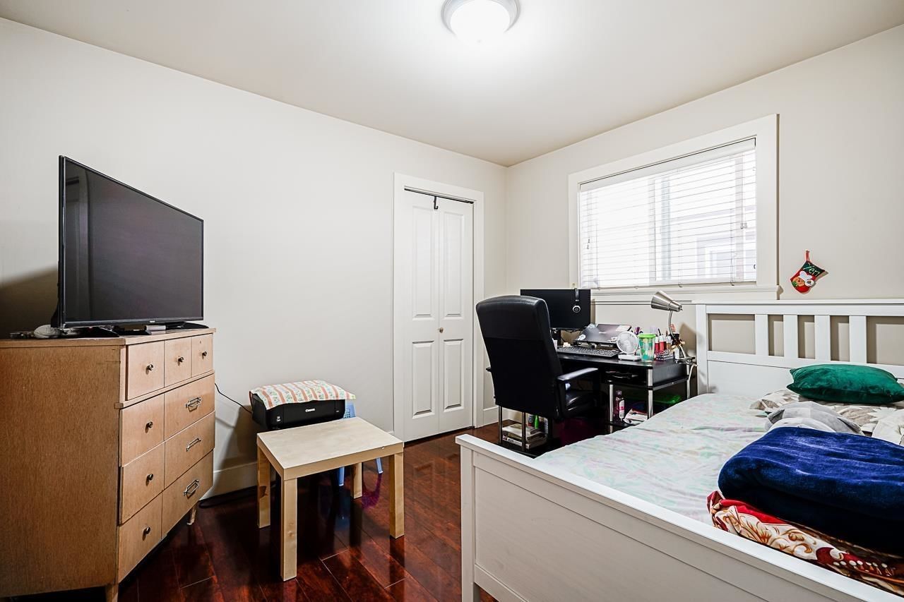Listing Image 17