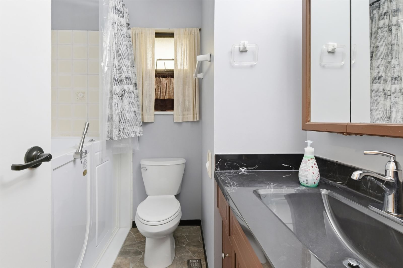 Listing Image 16
